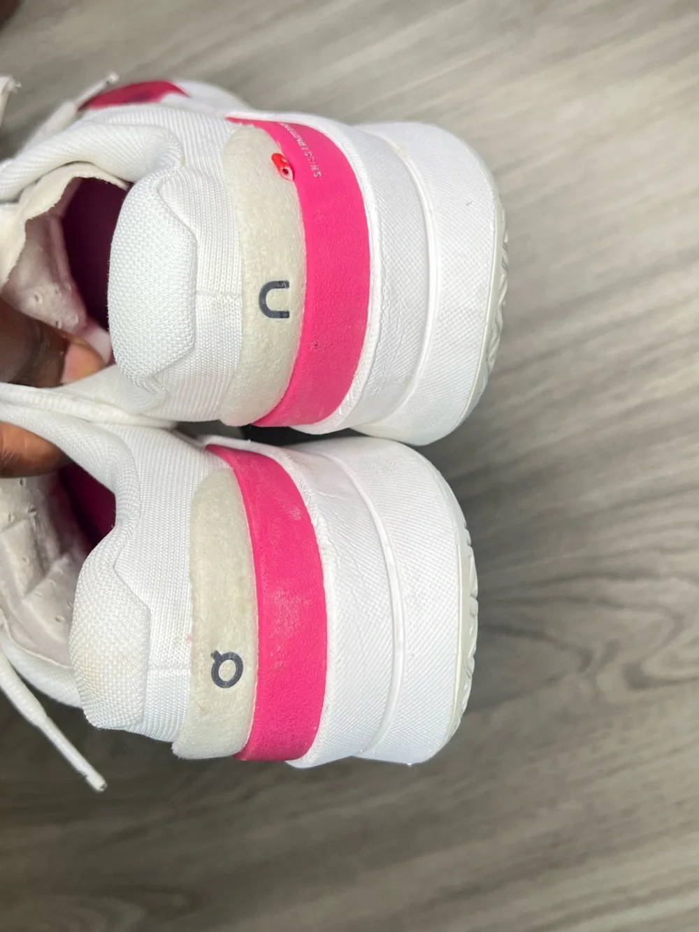 On Brand The Roger Pro 2 Federer White/Pink OC Sneakers Women's Sz 9 *Tiny Flaws